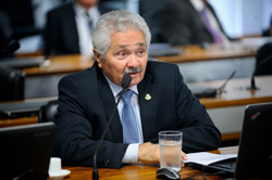 Senador Elmano Férrer, autor do projeto.