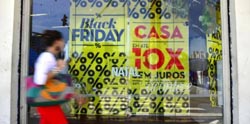 Promoções como o Black Friday elevaram as vendas do comércio em novembro.