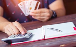 O cartão de crédito seguiu em primeiro lugar em relação ao tipo de dívida, atingindo 73,7% em março.