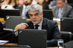 O senador Humberto Costa foi o autor do requerimento para realização da audiência.