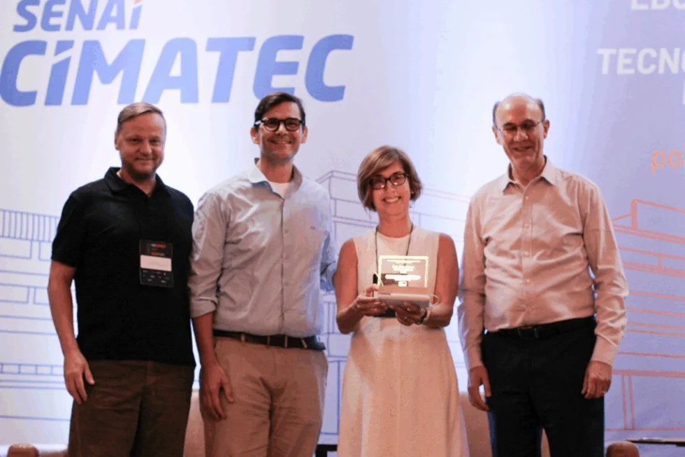 Maria Cristina Ferreira de Oliveira, professora do ICMC, foi homenageada pelo impacto e pelas contribuições à comunidade científica no SIBGRAPI 2025.