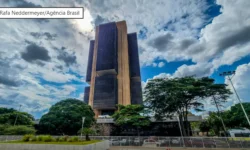 Brasileiros ainda podem resgatar quase R$ 5 bilhões do SVR.